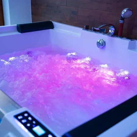 Z Jacuzzi Soho Chillout Kołobrzeg